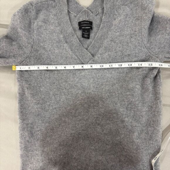 Halogen Gray V-Neck Sweater - Picture 4 of 4